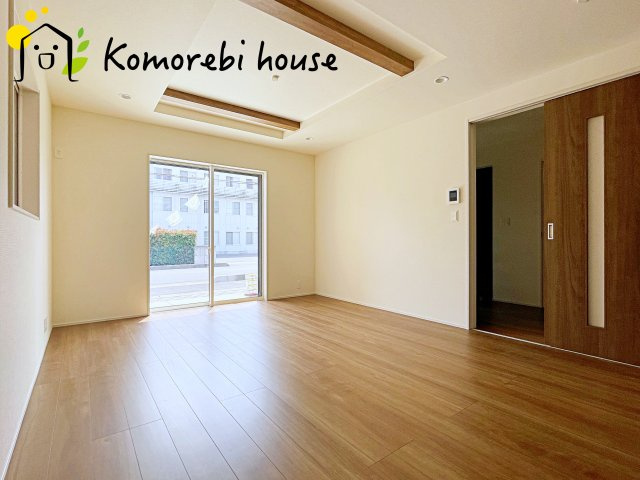 上尾市浅間台2丁目　新築一戸建て　ブルーミングガーデン　04の居間・リビング|26.6.6　撮影済み
