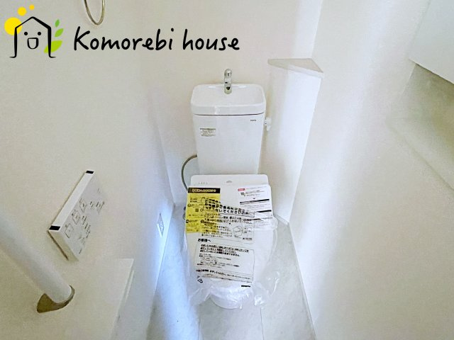 上尾市浅間台2丁目　新築一戸建て　ブルーミングガーデン　04のトイレ|26.6.6　撮影済み