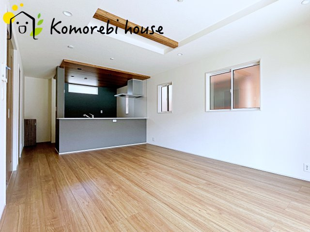 上尾市浅間台2丁目　新築一戸建て　ブルーミングガーデン　04の居間・リビング|26.6.6　撮影済み