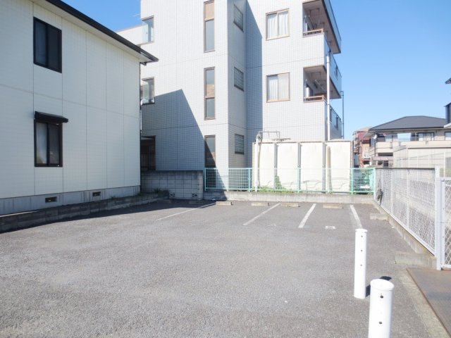 ウエストパレス1の駐車場