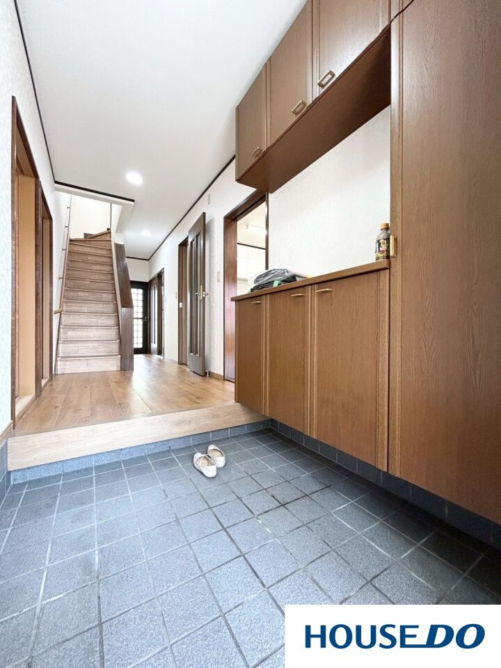中古戸建　足利市駒場町の玄関|ゆったりとした玄関です