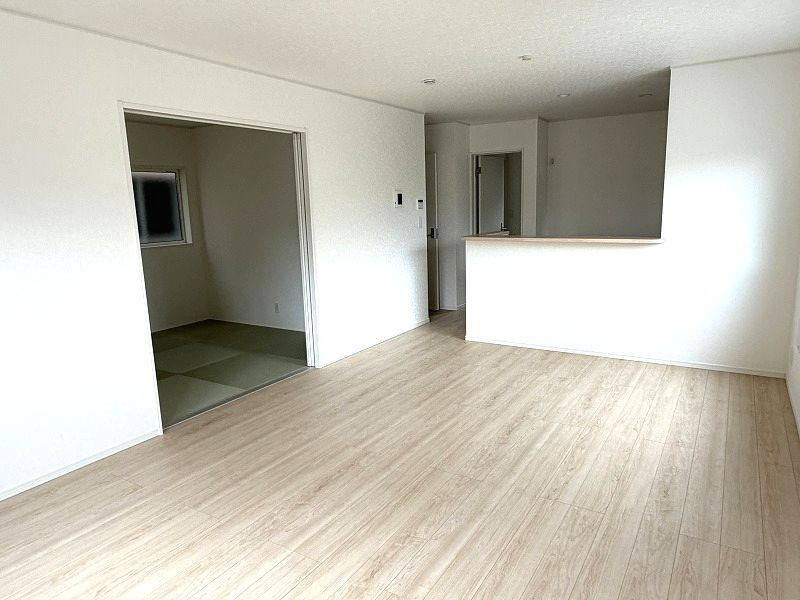 各務原市鵜沼朝日町5丁目　2号棟の居間・リビング