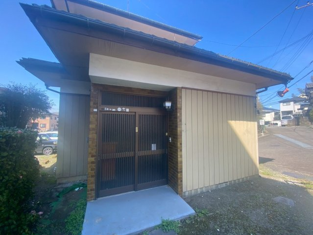 厚木市飯山南　中古戸建の玄関