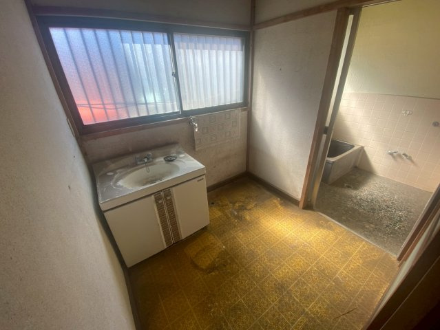 厚木市飯山南　中古戸建の独立洗面台