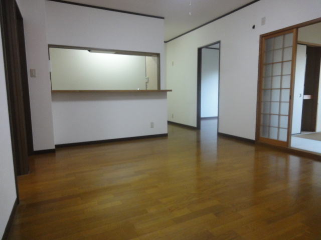 ファミール宝塚の居間・リビング
