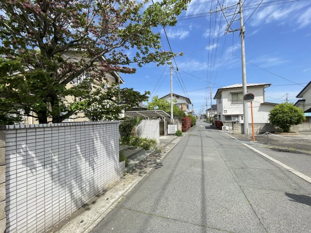 藤岡市藤岡　中古1680の前面道路含む現地写真