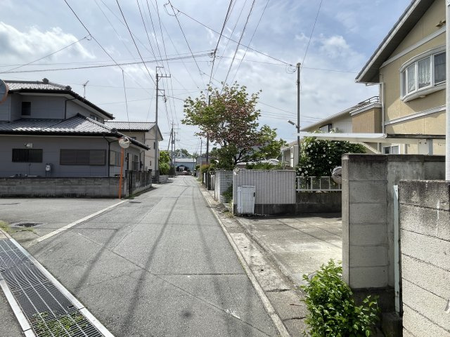 藤岡市藤岡　中古1680の前面道路含む現地写真