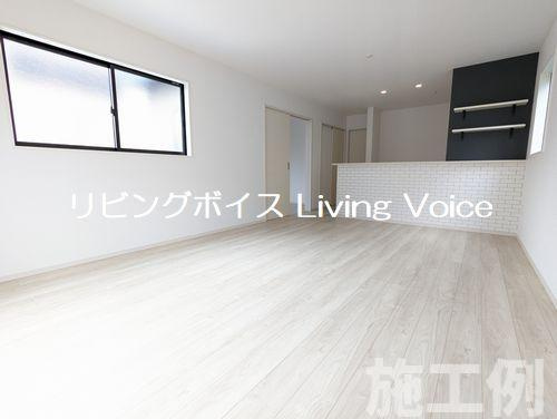 【居間・リビング】 | 【仲介手数料０円】海老名市下今泉2期　新築一戸建て　2号棟　全2棟 | 海老名市下今泉2期　新築一戸建て　全2棟