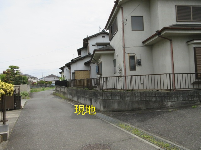 中古戸建　深谷市小前田1492-3（リフォーム住宅）の前面道路含む現地写真