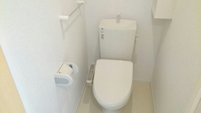 【トイレ】 | ヴェリテ・ヴィラージュ | 落ち着いたトイレです