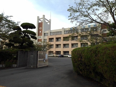【周辺】 | ベル・カーサ | 岩出市立岩出中学校様まで800m