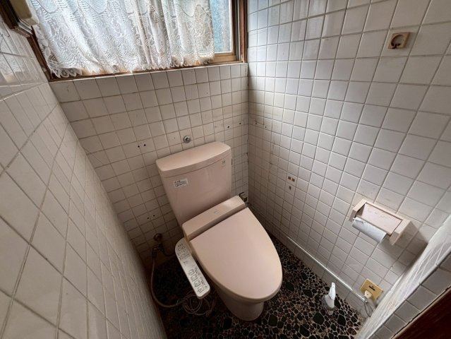 石岡市柿岡　中古戸建のトイレ