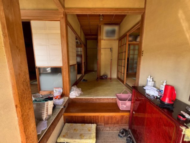 石岡市柿岡　中古戸建の玄関