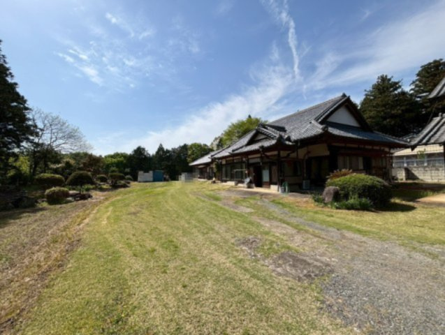 石岡市柿岡　中古戸建の駐車場