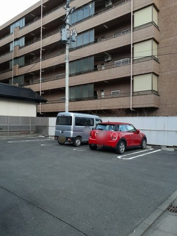 サンハウス志家の駐車場