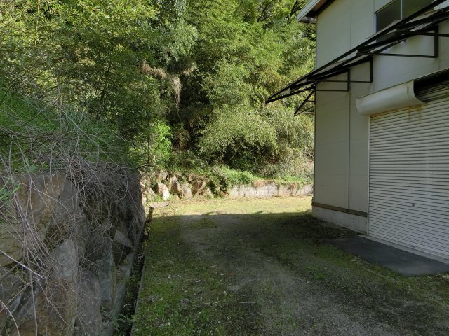 茂平貸倉庫の外観