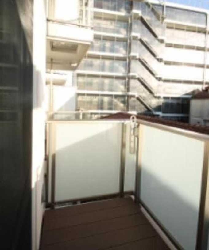 ラスパシオ三軒茶屋　礼金0　南西角部屋　家具家電付きに変更可のバルコニー