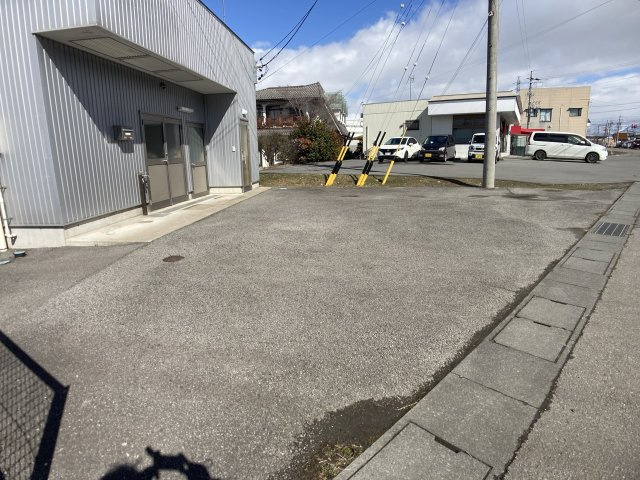 中野市草間　事務所付き作業所の駐車場