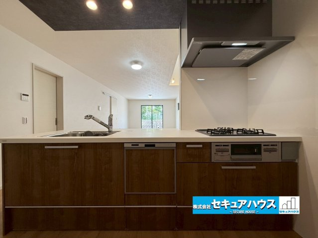【同施工物件ご案内可】名古屋市南区楠町　全3棟の内観：施工例|【キッチンイメージ】
◆同時にたくさんの料理が調理できる。「焼く・蒸す・煮る」の工程を同時進行で進めることができるので、料理を素早く作ることができます。育児でバタバタ忙しいママに嬉しい♪