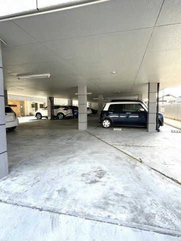 蛍池ハイツ西棟の駐車場
