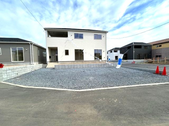 クレイドルガーデン前橋市青柳町第28　4号棟の駐車場|並列駐車で出し入れもしやすいですよ♪