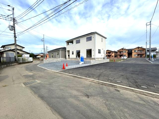 クレイドルガーデン前橋市青柳町第28　4号棟の前面道路含む現地写真