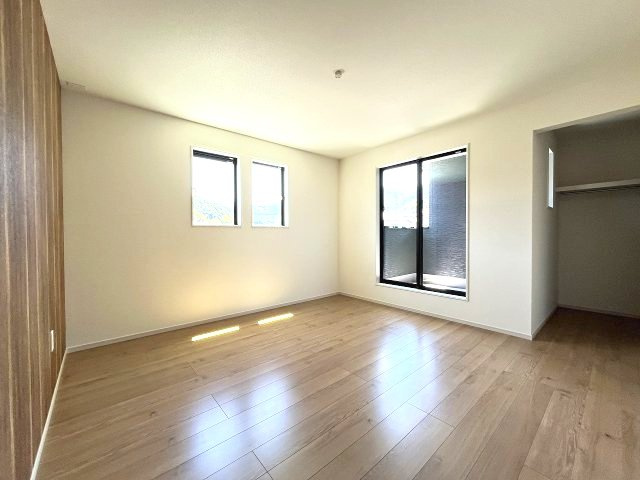 【寝室】 | 福岡市早良区内野2丁目1期　1号棟（全1棟）【仲介手数料無料・0円】 | 現地写真。2階主寝室です。