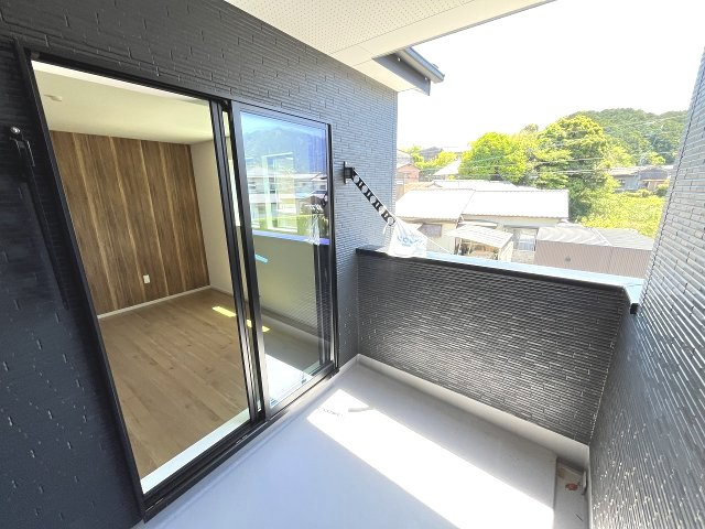 【バルコニー】 | 福岡市早良区内野2丁目1期　1号棟（全1棟）【仲介手数料無料・0円】 | 現地写真。インナーバルコニーです。