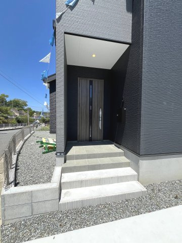 【玄関】 | 福岡市早良区内野2丁目1期　1号棟（全1棟）【仲介手数料無料・0円】 | 現地写真。