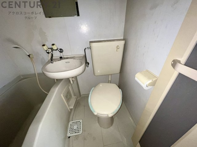 浴室内にトイレがあります♪
