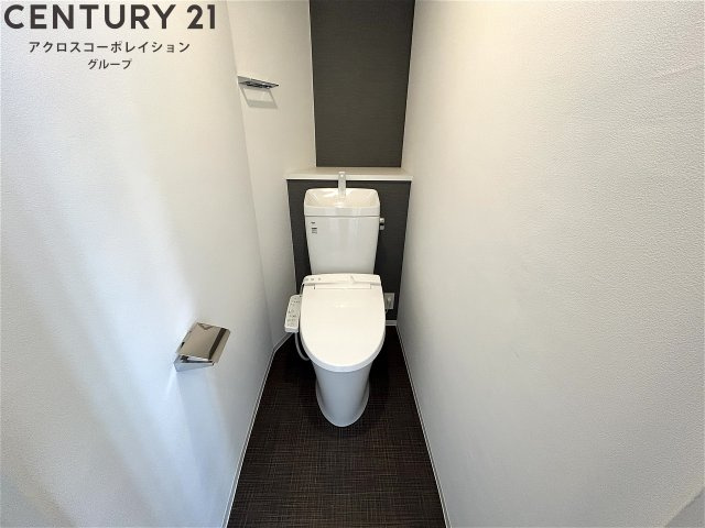 温水洗浄便座付きのトイレです♪
