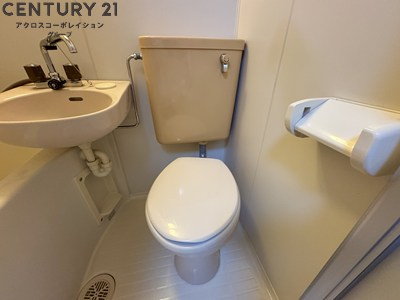 浴室内にトイレがあります☆

