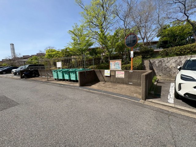 中落合第1住宅463号棟の駐車場