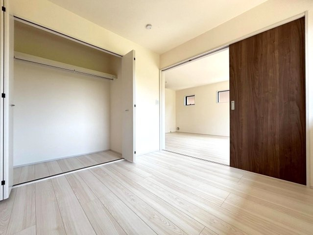 【商談中】リーブルガーデン　瑞穂市十九条　全2区画分譲の洋室|リビングに隣接する洋室