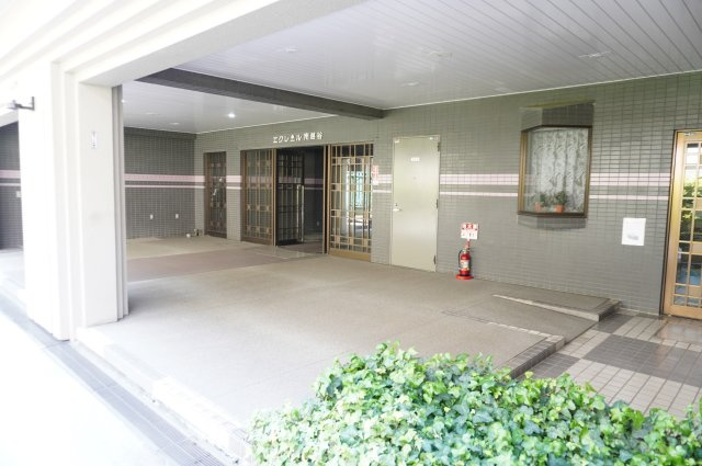 エクレール南越谷のエントランス