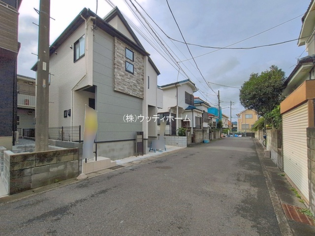 越谷市袋山2期　新築一戸建ての前面道路含む現地写真