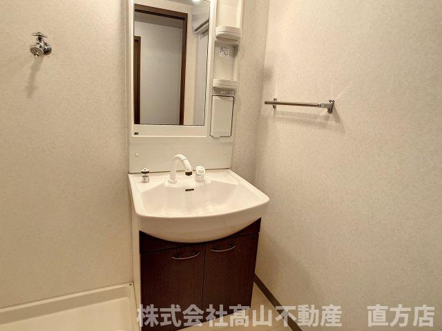 直方市大字上新入のアパートの独立洗面台