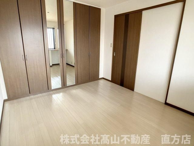 直方市大字上新入のアパートの洋室