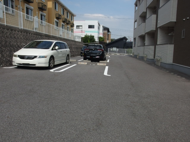 グリーンシティ竜美Ｊの駐車場