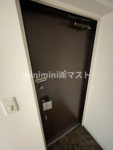プレサンス難波ＥＡＳＴモダニティの玄関