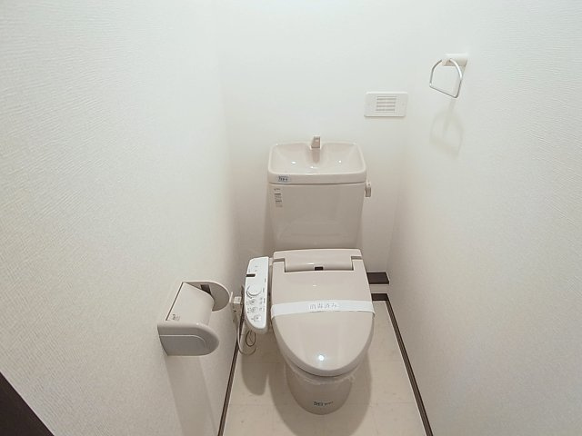 J・グランデ神戸谷上のトイレ|温水洗浄便座付きのトイレ