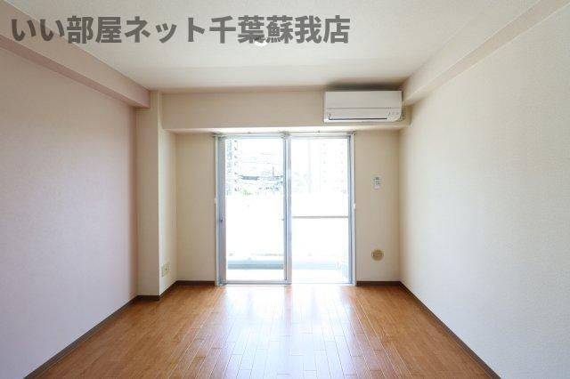ハイムカメリアの居間・リビング|こちらの居間で趣味の時間をお楽しみください