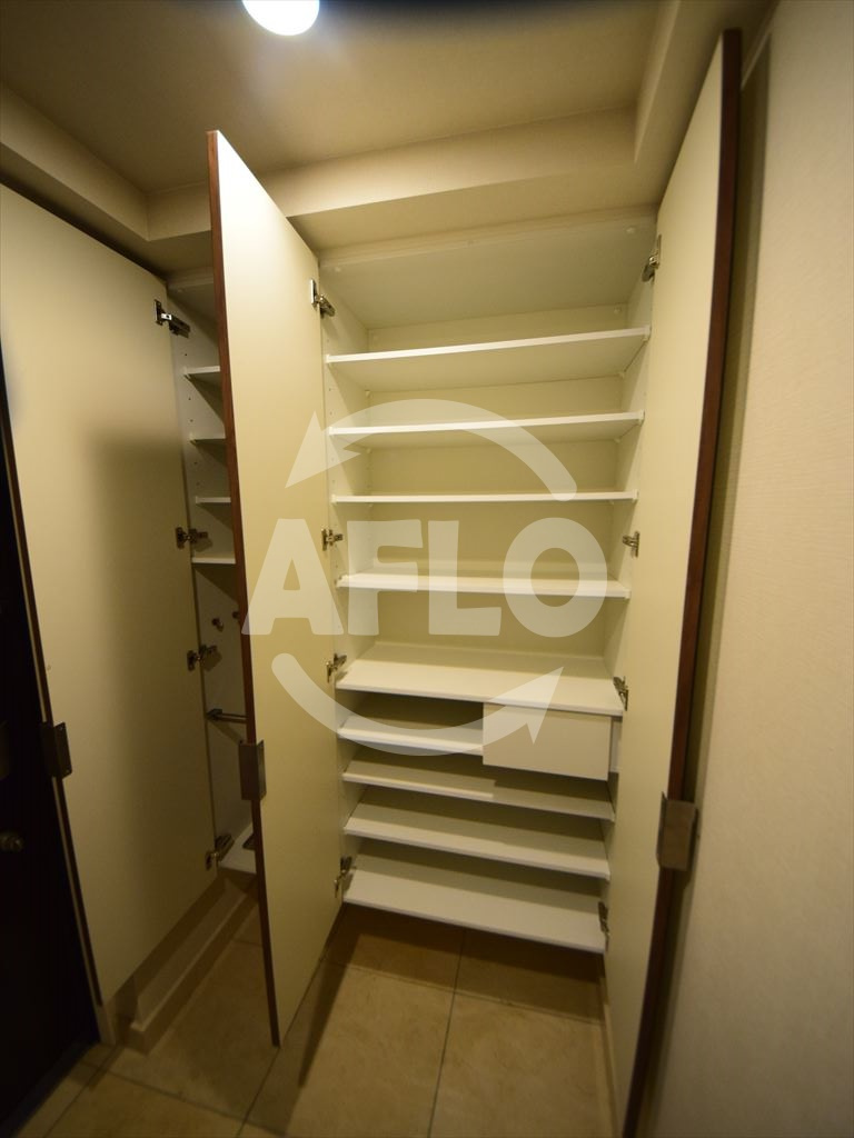 プレサンスロジェ難波GRANDWESTの収納|プレサンスロジェ難波GRANDWEST　シューズボックス