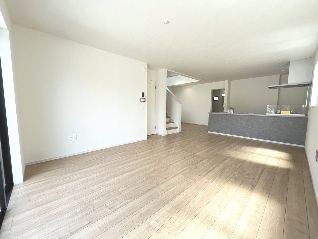 【居間・リビング】 | 福岡市東区雁の巣2丁目6期　2号棟（全2棟）【仲介手数料無料・0円】 | 現地写真。