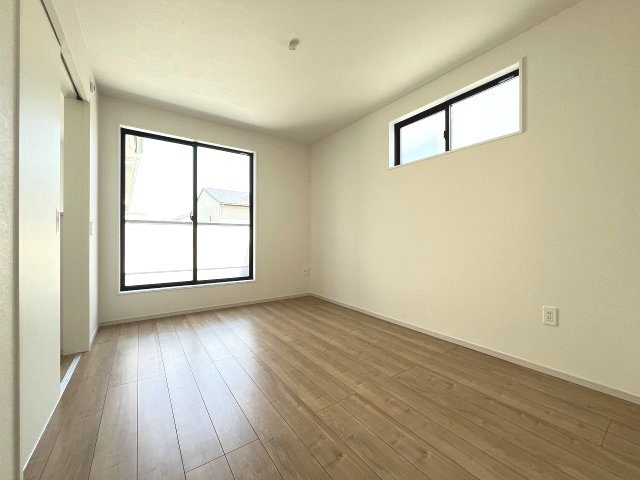 【寝室】 | 福岡市東区雁の巣2丁目6期　2号棟（全2棟）【仲介手数料無料・0円】 | 現地写真。2階主寝室です。