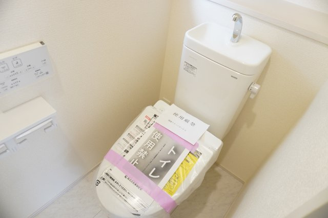 草加市青柳8丁目 新築分譲住宅のトイレ|1階