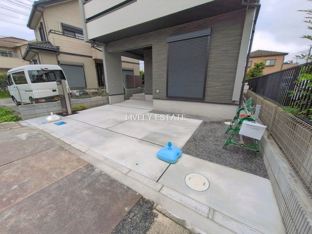 草加市青柳8丁目 新築分譲住宅の駐車場