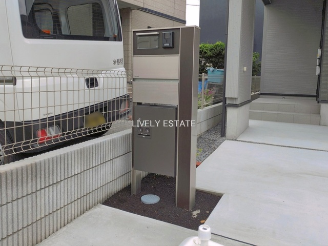 草加市青柳8丁目 新築分譲住宅の設備|インターホン機能・宅配BOX付き門柱