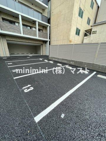 リヴェント難波ウエストの駐車場