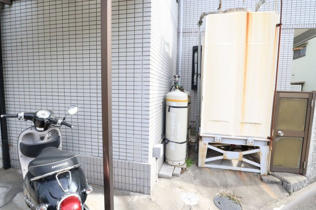 クリオコート高槻の駐車場